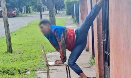 Buenos Aires: intentó robar una casa, se resbaló y quedó colgado de una reja Buenos Aires: intentó robar una casa, se resbaló y quedó colgado de una reja