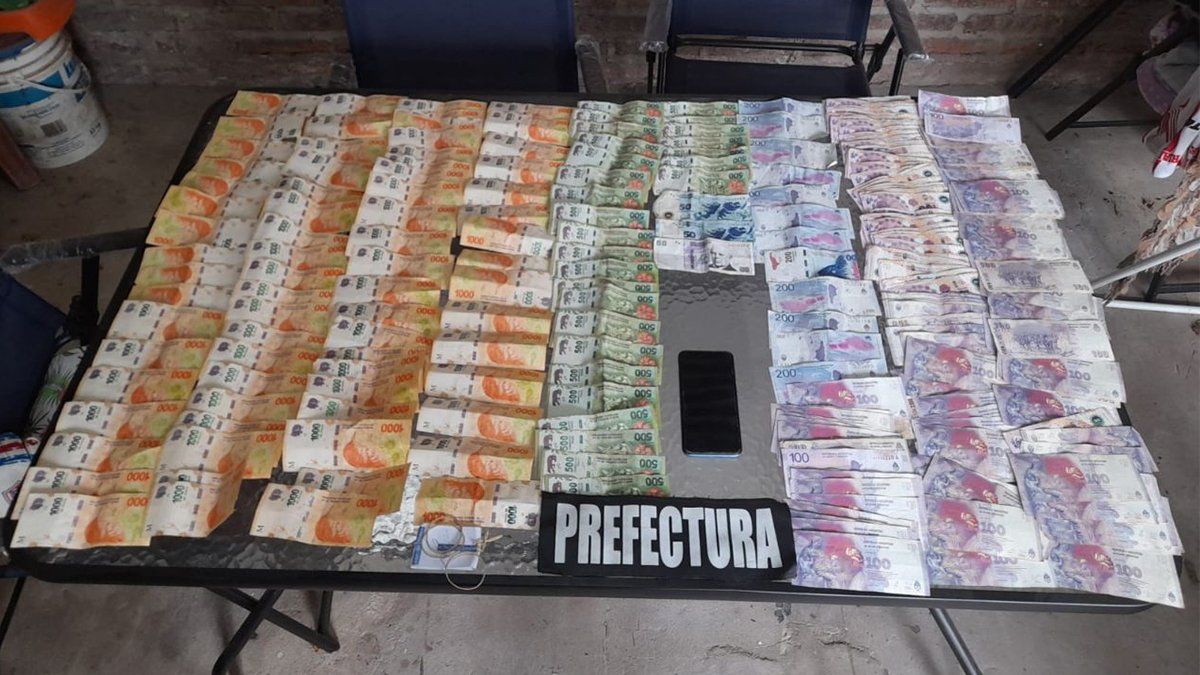 En los procedimientos realizados por Prefectura se secuestraron 2 millones de pesos en efectivo