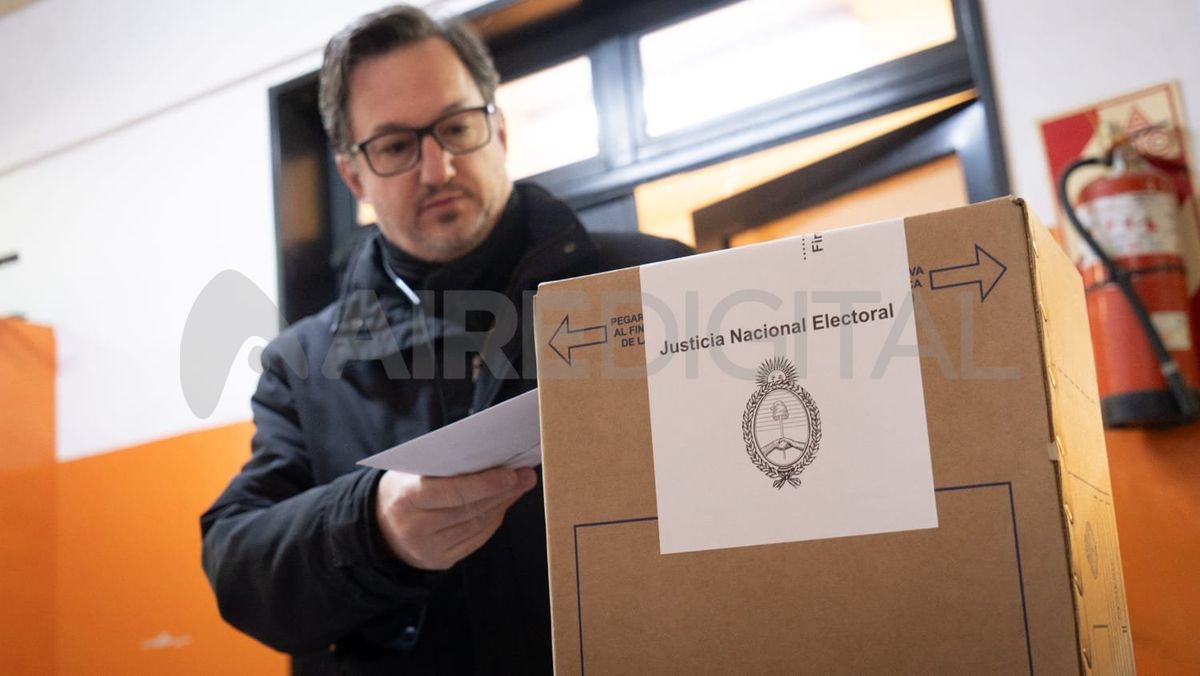 El 7.86 por ciento de los electores habilitados para votar residen en la provincia de Santa Fe. El 7.86 por ciento de los electores habilitados para votar residen en la provincia de Santa Fe.