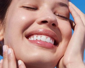La vitamina C funciona como un potente antioxidante para proteger el rostro de los cambios de temperatura. La vitamina C funciona como un potente antioxidante para proteger el rostro de los cambios de temperatura.