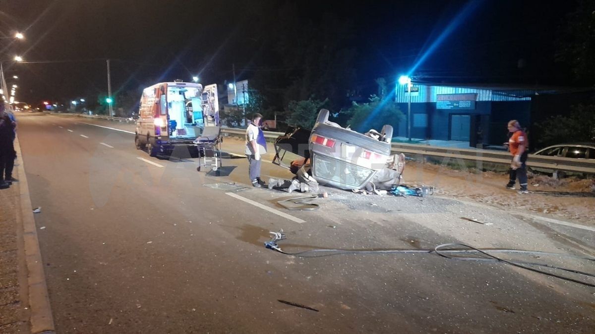 Perdió el control del volante y volcó sobre la ruta 1 Perdió el control del volante y volcó sobre la ruta 1