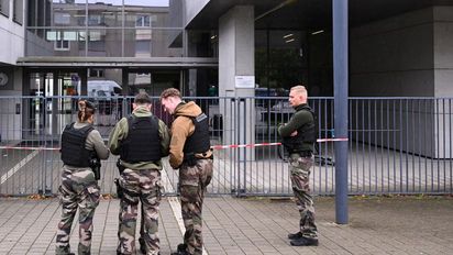 Ataque en una escuela de Francia: un alumno apuñaló a su profesora de música frente a sus compañeros