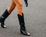 El estilo texano y las suelas robustas se mantienen como los favoritos para los looks urbanos de esta temporada. El estilo texano y las suelas robustas se mantienen como los favoritos para los looks urbanos de esta temporada.