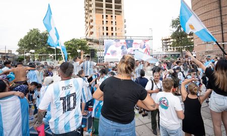 El triunfo de Argentina desató la alegría de los santafesinos en el fan fest del Molino El triunfo de Argentina desató la alegría de los santafesinos en el fan fest del Molino