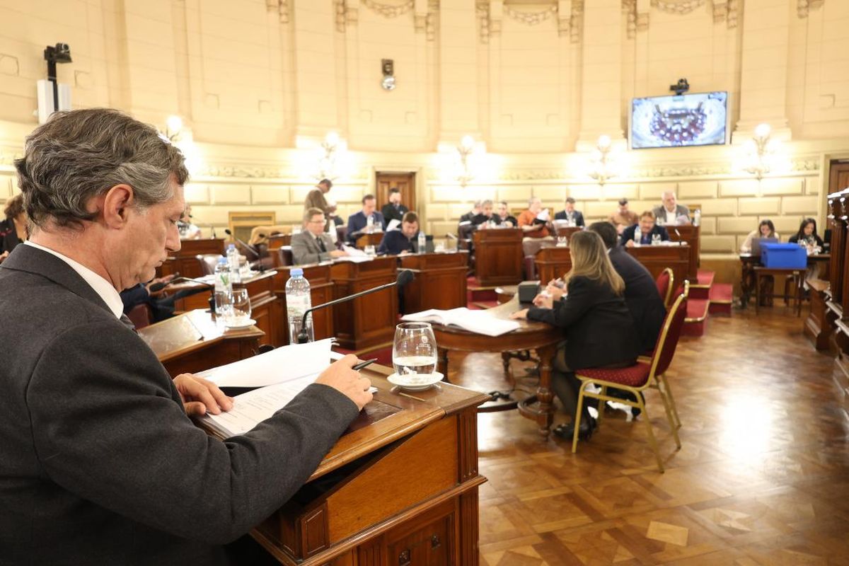 El Senado de Santa Fe dio media sanción el Mensaje N° 42/2026, correspondiente a la nueva Ley de Proceso Contencioso Administrativo de la Provincia.&nbsp;