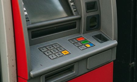 El cajero automático tiene sus riesgos. El cajero automático tiene sus riesgos.
