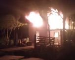 Así lucía la vivienda al momento del incendio. Así lucía la vivienda al momento del incendio.