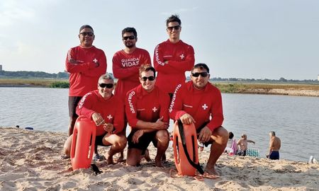 El trabajo en equipo fue la diferencia entre la vida y la muerte de estas dos personas, destacaron desde el Sindicato de Guardavidas. El trabajo en equipo fue la diferencia entre la vida y la muerte de estas dos personas, destacaron desde el Sindicato de Guardavidas.