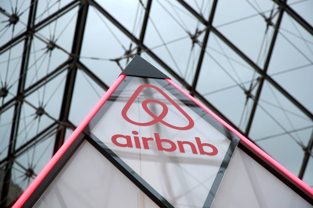 Airbnb limitará las fiestas permitidas en sus propiedades tras un incidente en Halloween