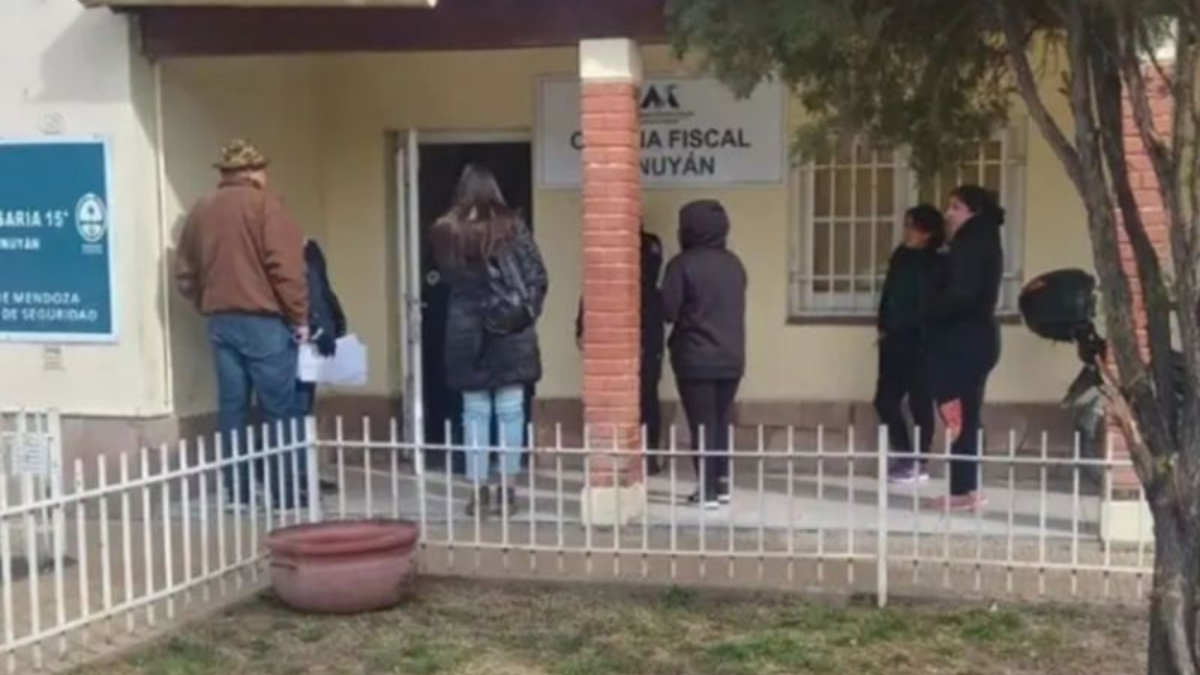Junto a su pareja, la mujer armó un plan para llevar al niño de Mendoza a Salta y venderlo. Junto a su pareja, la mujer armó un plan para llevar al niño de Mendoza a Salta y venderlo.