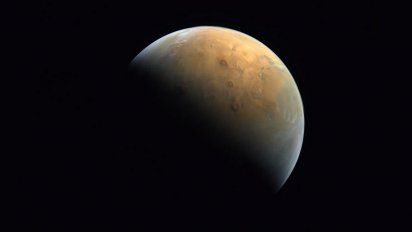 Foto de Marte tomada por el orbitador árabe Hope.