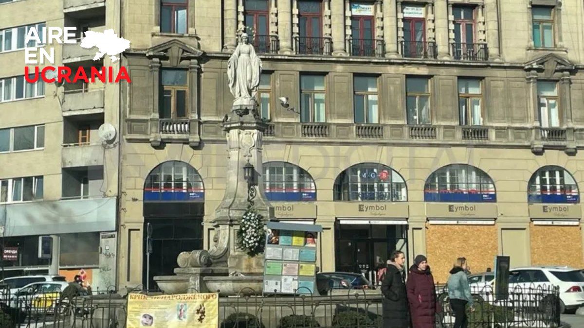 Esta es la plaza central de Lviv, que podría convertirse en la capital de Ucrania si los rusos toman Kiev.