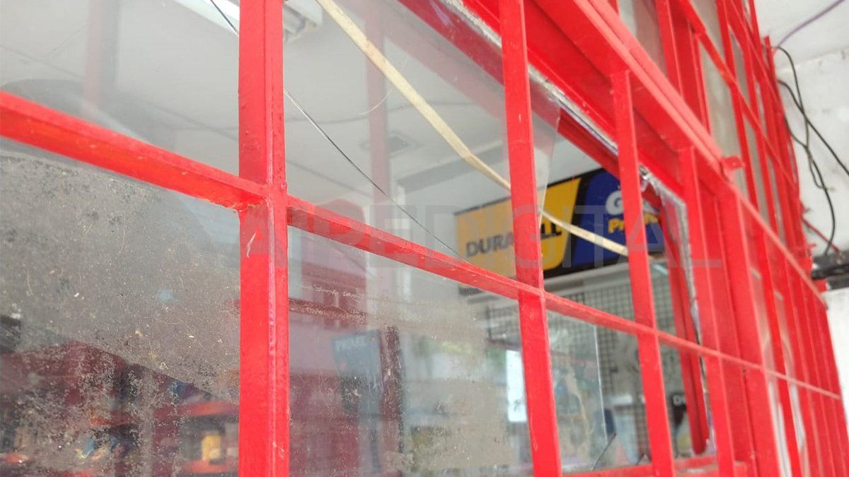 El pequeño espacio por el que ingresaron los ladrones