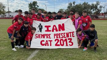 El club Independiente de San Cristóbal homenajeó a Ian Cabrera y&nbsp; a su familia.