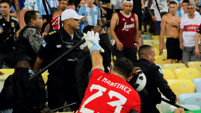 Tremendo: Dibu Martínez defendió a los hinchas argentinos de la Policía