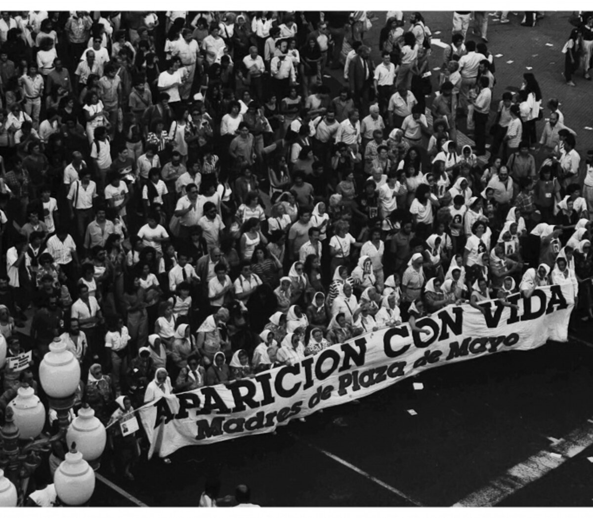 El 9 de septiembre de 1989, cerca de 500 mil personas marcharon contra los indultos. Imagen: Télam El 9 de septiembre de 1989, cerca de 500 mil personas marcharon contra los indultos. Imagen: Télam