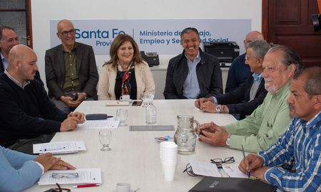 El Gobierno analiza convocar a Amsafé para discutir el descuento de los días de paro. El Gobierno analiza convocar a Amsafé para discutir el descuento de los días de paro.