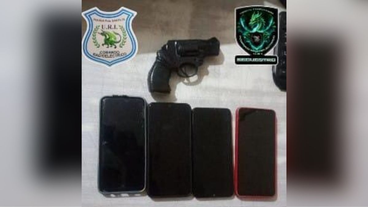El arma que usaban para delinquir era de utilería. El arma que usaban para delinquir era de utilería.