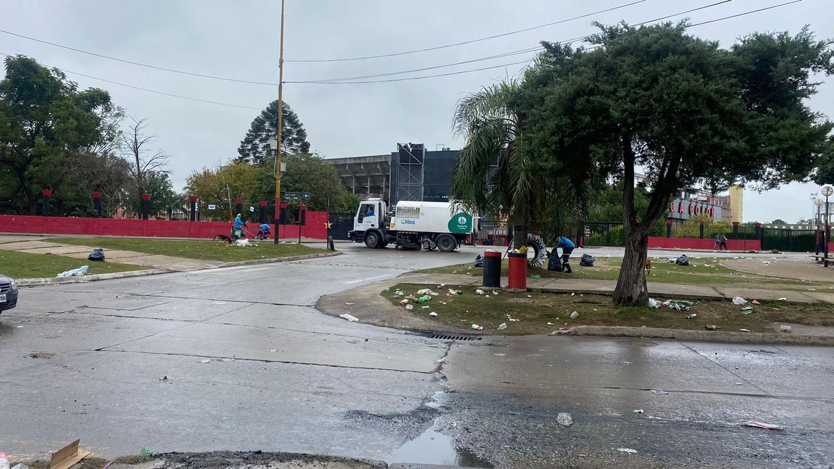 Los hinchas de Colón festejaron el sábado por la noche un nuevo cumpleaños del club del barrio Centenario. Caravana por las calles de la ciudad y celebración en el estadio Brigadier López.