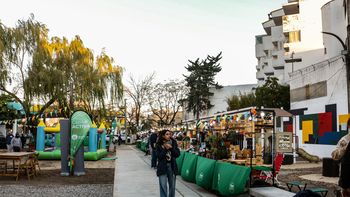 Se colocaron 6 bancos, 4 cestos para residuos, y dos bancos con juegos de mesas, además de juegos.