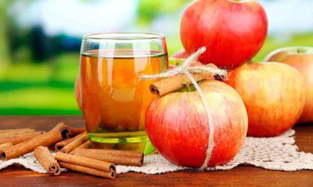 Té de canela, anís, clavo de olor y manzana Té de canela, anís, clavo de olor y manzana