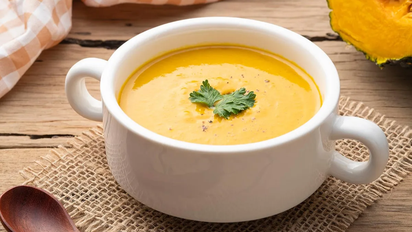 Sopa de zapallo: la receta fácil, con pocos ingredientes y perfecta para los días fríos