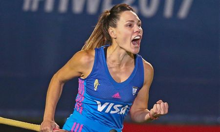 Noel Barrionuevo, la defensora histórica de Las Leonas, anunció a sus 37 años que su retiro está cerca. Noel Barrionuevo, la defensora histórica de Las Leonas, anunció a sus 37 años que su retiro está cerca.