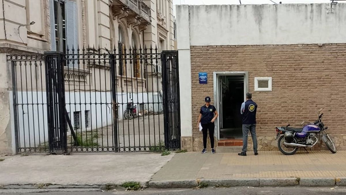 Policías de la ACP custodiaron la oficina del gabinete y relevaron documental para la causa.