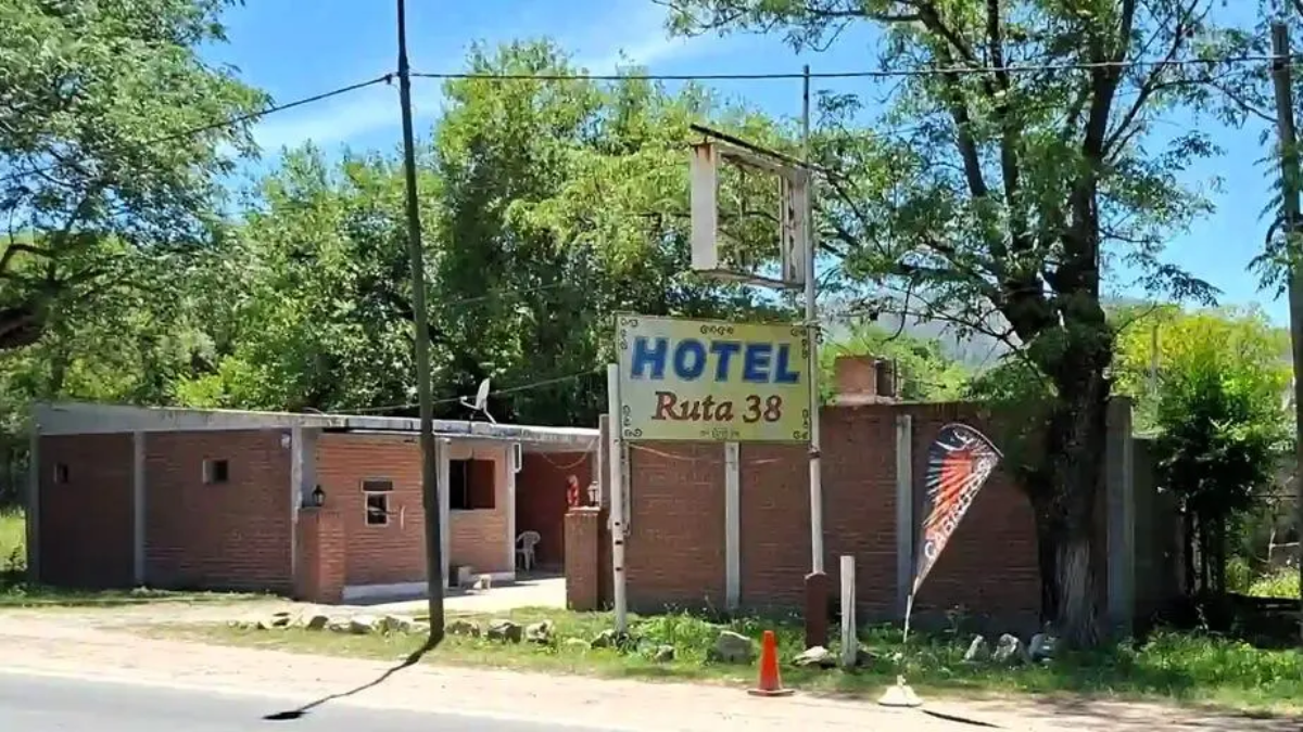 Este es el hotel de Valle Hermoso donde el femicida consumó el crimen y se quitó la vida