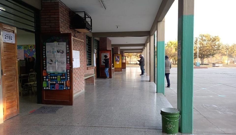 Los salteños comenzaron a votar desde las 8 para elegir 12 senadores y 30 diputados provinciales