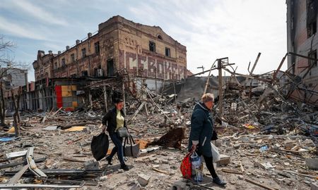 Los soldados rusos que operan en Mariupol llegaron a la ciudad por el suroeste desde Crimea, la península ucraniana que Rusia se anexionó en 2014. Los soldados rusos que operan en Mariupol llegaron a la ciudad por el suroeste desde Crimea, la península ucraniana que Rusia se anexionó en 2014.