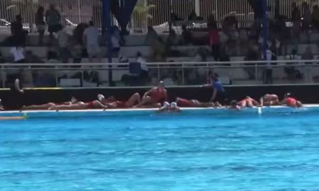Jugadoras de waterpolo abandonaron el partido por un tiroteo Jugadoras de waterpolo abandonaron el partido por un tiroteo
