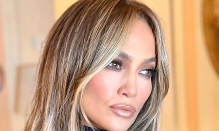 el look de gala de jennifer lopez en venecia: vestido ajustado y espalda al descubierto el look de gala de jennifer lopez en venecia: vestido ajustado y espalda al descubierto
