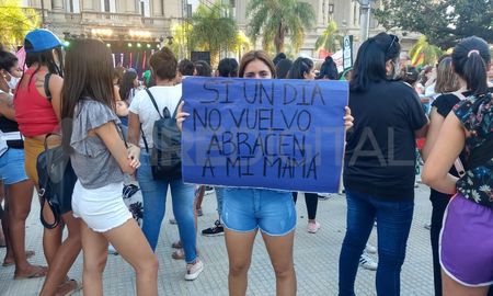 En el marco del día internacional de la mujer, y con el contexto de una lucha por terminar con la violencia de género, el presidente de la Nación, Alberto Fernández firmó un acuerdo federal con los gobernadores y gobernadoras de todo el país. En el marco del día internacional de la mujer, y con el contexto de una lucha por terminar con la violencia de género, el presidente de la Nación, Alberto Fernández firmó un acuerdo federal con los gobernadores y gobernadoras de todo el país.