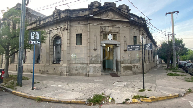 Cuatro hombres que permanecían detenidos en la Comisaría 2° quemaron los colchones de las celdas en la que se alojaban.