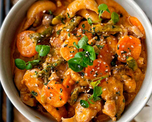 El resultado es un pollo al curry cremoso, especiado y muy jugoso El resultado es un pollo al curry cremoso, especiado y muy jugoso