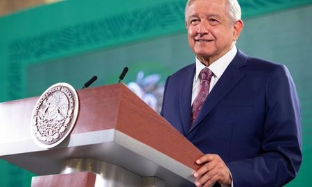 México enfrenta este domingo la elección más grande de su historia, en la que se elegirán 21.383 cargos, entre los que destacan 15 gobernaciones y los 500 miembros que conforman la Cámara de Diputados México enfrenta este domingo la elección más grande de su historia, en la que se elegirán 21.383 cargos, entre los que destacan 15 gobernaciones y los 500 miembros que conforman la Cámara de Diputados