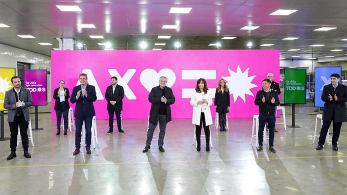 La vicepresidenta participó del acto de presentación de los precandidatos del Frente de Todos por CABA y provincia de Buenos Aires que participarán de las primarias, abiertas, simultáneas y obligatorias (PASO).