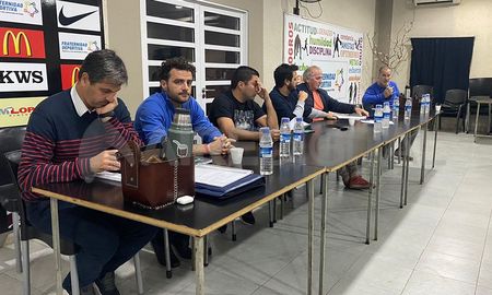 Según explicó al móvil de AIRE el titular de la Liga, Leónidas Bonaveri “con gran participación de dirigentes se firmó un acta acuerdo y se resolvió que habrá pautas y protocolos que se deberán cumplir en cada partido”. Según explicó al móvil de AIRE el titular de la Liga, Leónidas Bonaveri “con gran participación de dirigentes se firmó un acta acuerdo y se resolvió que habrá pautas y protocolos que se deberán cumplir en cada partido”.