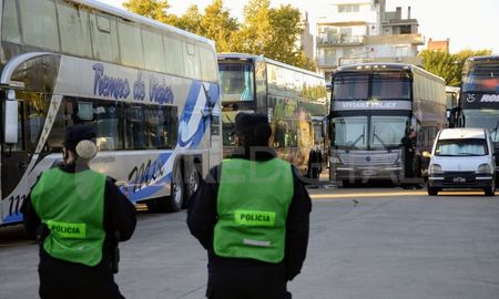 El que pensaba irse de vacaciones este fin de semana largo que no lo haga, porque en realidad se están cayendo los permisos en este momento, dijo el funcionario quien brindó precisiones sobre las medidas anunciadas ayer por el presidente Alberto Fernández. El que pensaba irse de vacaciones este fin de semana largo que no lo haga, porque en realidad se están cayendo los permisos en este momento, dijo el funcionario quien brindó precisiones sobre las medidas anunciadas ayer por el presidente Alberto Fernández.