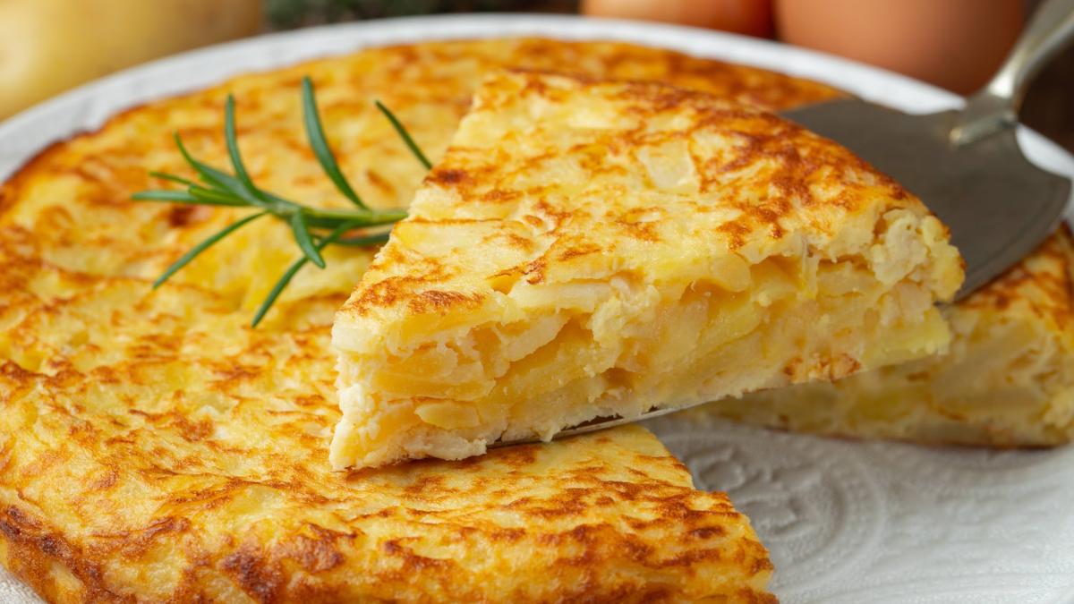 Cómo hacer tortilla de papas: el plato perfecto para tus almuerzos o cenas