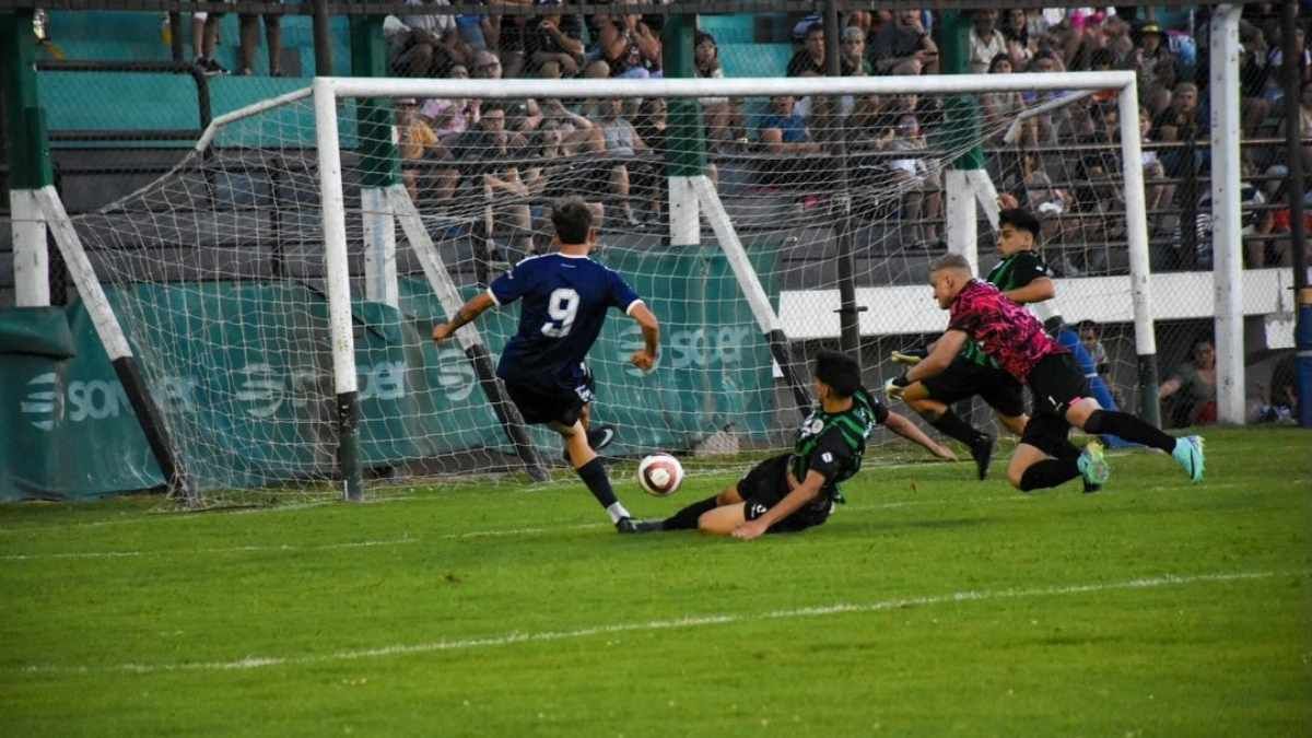 Juan Ignacio Bono marcó los dos tantos de Ben Hur ante Puerto San Martín. Foto: Prensa BH.