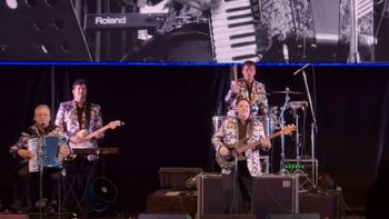 Los Palmeras dieron un show en Olga y los fans se hicieron escuchar