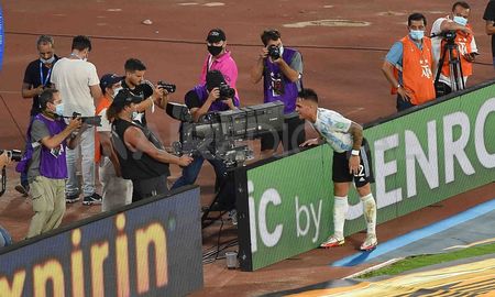 La Selección de Fútbol de Argentina recibe a Colombia en Córdoba para extender su racha invicta. La Selección de Fútbol de Argentina recibe a Colombia en Córdoba para extender su racha invicta.