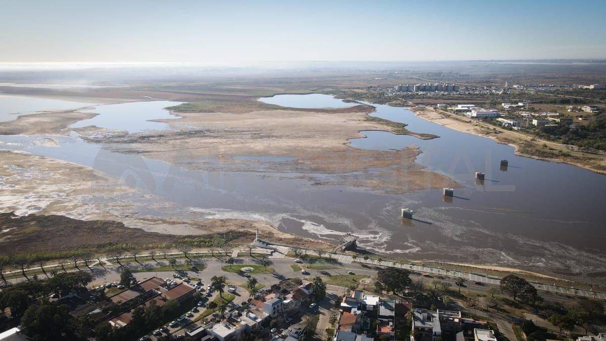 Bajante histórica: el río Paraná sigue bajando y está a un centímetro de romper la marca de 1949