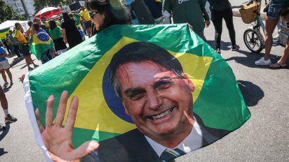 El informe de la Comisión Parlamentaria de Investigación del Senado de Brasil acusará al presidente Jair Bolsonaro de corrupción y prevaricato en negociaciones para la compra de vacunas indias Covaxin.