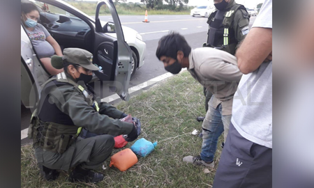 El hombre viajaba junto a su esposa y sus dos hijos menores El hombre viajaba junto a su esposa y sus dos hijos menores