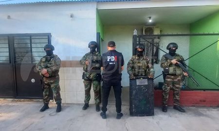 La pareja fue detenida en una casa del barrio La Ranita de la ciudad de Santa Fe. La pareja fue detenida en una casa del barrio La Ranita de la ciudad de Santa Fe.