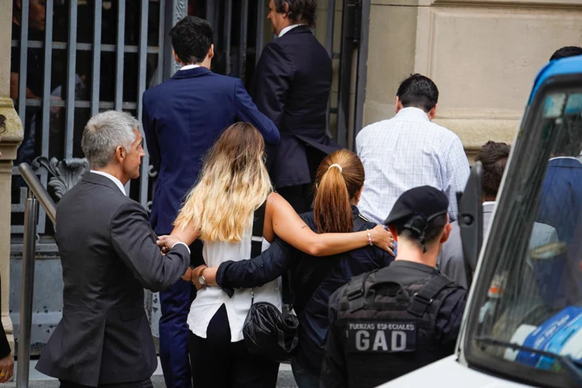 Ingresan los familiares (Andres D'Elia)