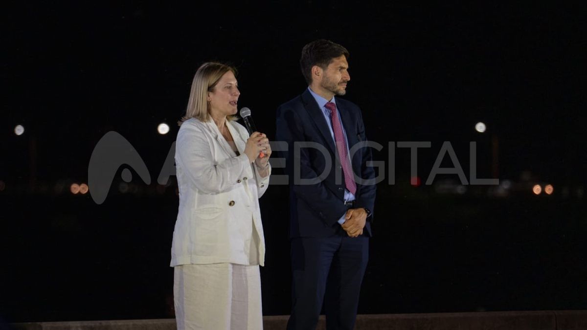 Maximiliano Pullaro y Gisela Scaglia encabezaron el acto de apertura de sobres del nuevo puente Santa Fe - Santo Tomé. Maximiliano Pullaro y Gisela Scaglia encabezaron el acto de apertura de sobres del nuevo puente Santa Fe - Santo Tomé.